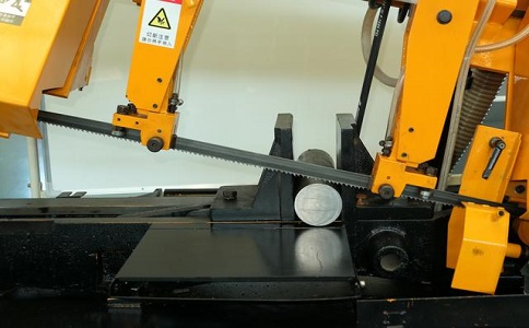 彭山数控带锯床自动送料精度会出现偏差吗？